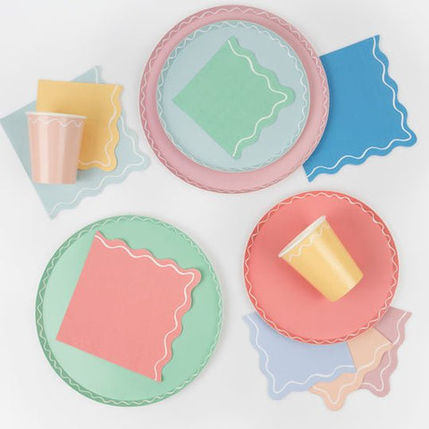 Assiettes colorées "Lignes ondulées" - Cuppin's